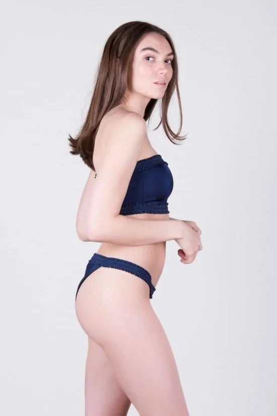 The Maddie – Navy (Model)